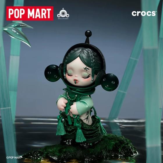 POPMART泡泡玛特SKULLPANDA × CROCS OOTD手办